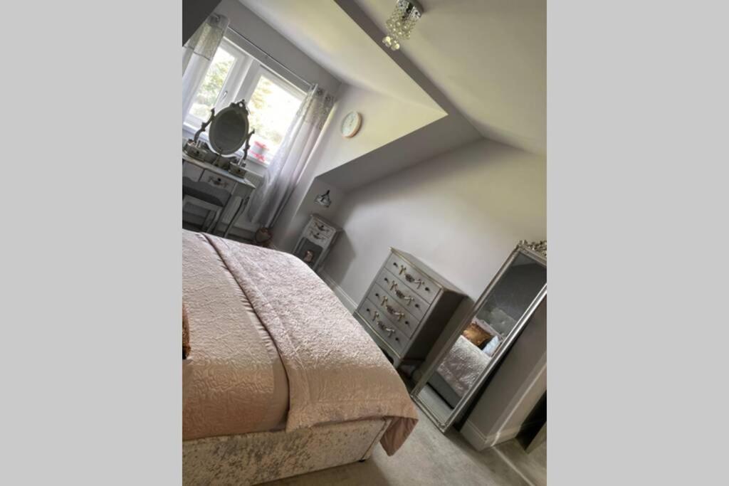 Alcantara- Modern Home With Hot Tub- Sleeps 10 Cromdale Exterior photo