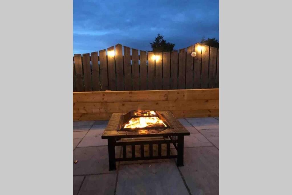 Alcantara- Modern Home With Hot Tub- Sleeps 10 Cromdale Exterior photo